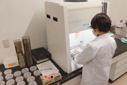 本社の品質管理検査室